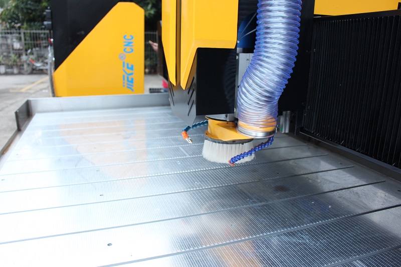 鋁板雕刻機的使用方法及注意事項