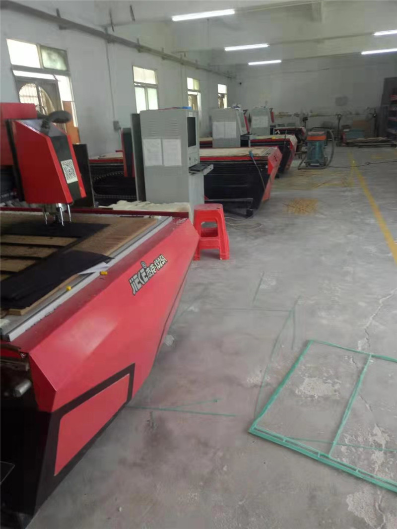 青島XX廣告科技工程公司