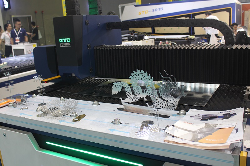 光纖激光切割機與CO2激光切割機有什么區別