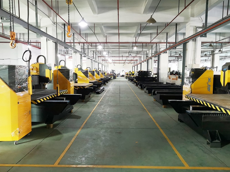 去考察鋁板雕刻機工廠(chǎng)需要注意什么