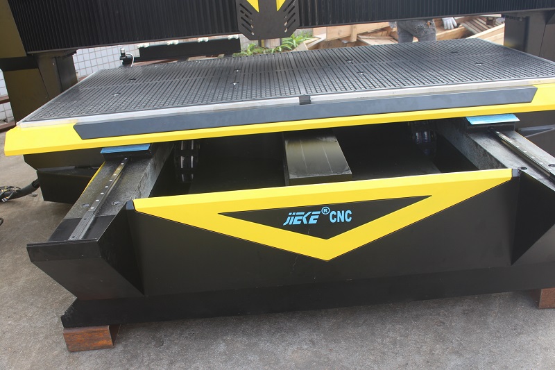 影響鋁板雕刻機價(jià)格的七個(gè)因素