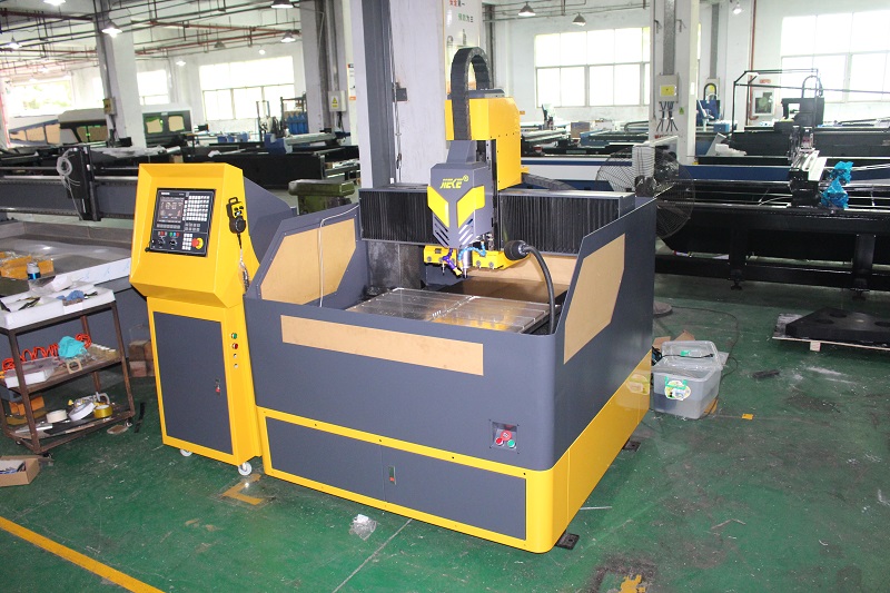 鋁板雕刻機價(jià)格多少